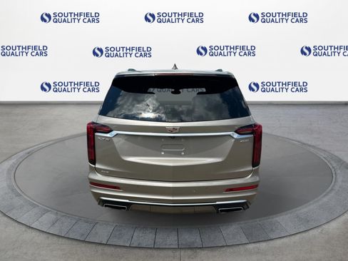 Used 2022 Cadillac XT6 Premium Luxury AWD/4WD image 5