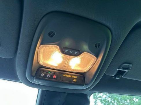 Used 2021 Chevrolet TrailBlazer RS w/ Technology Package FWD image 32