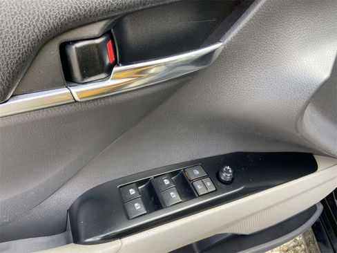 Used 2019 Toyota Camry LE image 13