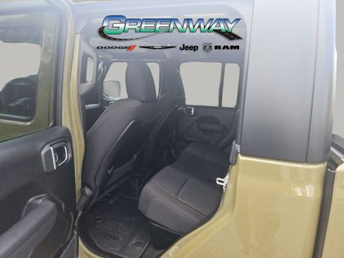Used 2025 Jeep Gladiator Mojave w/ Safety Group AWD/4WD image 9