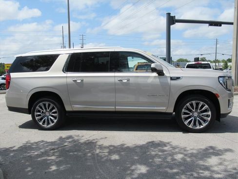 Used 2021 GMC Yukon XL Denali w/ Denali Premium Package RWD image 2