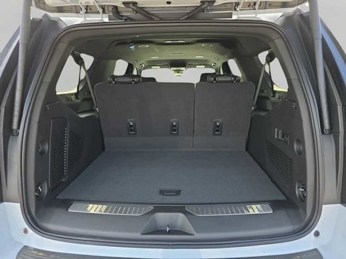 New 2026 Chevrolet Suburban High Country RWD image 7