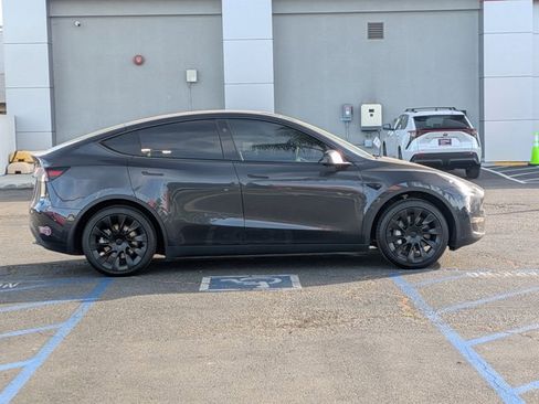 Used 2024 Tesla Model Y Long Range RWD image 4