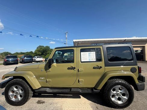 Used 2013 Jeep Wrangler Unlimited Sahara w/ Dual Top Group AWD/4WD image 3