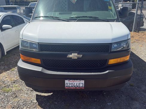 Used 2021 Chevrolet Express 2500 w/ Driver Convenience Package RWD image 6