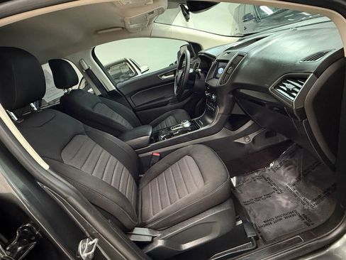 Used 2020 Ford Edge SE image 24