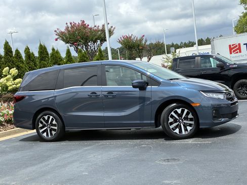 Used 2025 Honda Odyssey EX-L image 2