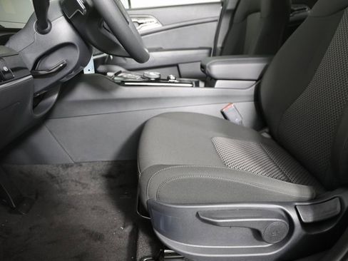 New 2025 Kia Sportage LX image 12