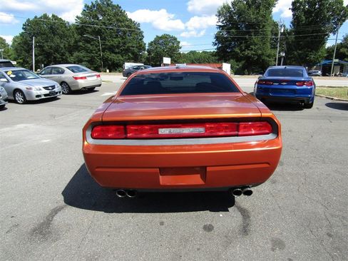 Used 2011 Dodge Challenger RWD image 5