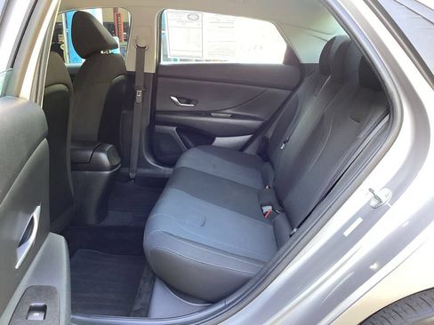 Used 2023 Hyundai Elantra SE FWD image 42