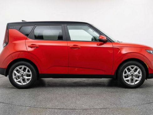 Used 2025 Kia Soul LX w/ LX Technology Package image 11