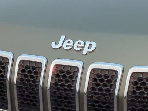 Certified 2019 Jeep Cherokee Limited AWD/4WD image 12