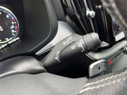 Used 2019 Volvo XC60 T6 R-Design w/ Protection Package image 31