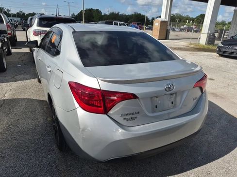 Used 2019 Toyota Corolla SE FWD image 3