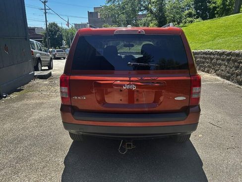 Used 2012 Jeep Patriot Latitude w/ Sun/Sound Group AWD/4WD image 3