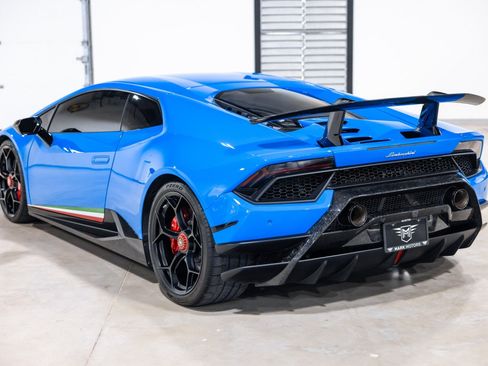 Used 2018 Lamborghini Huracan Performante AWD/4WD image 7