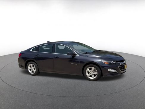 Used 2023 Chevrolet Malibu LT w/ Driver Confidence Package FWD image 2