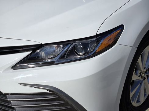 Used 2024 Toyota Camry LE image 5