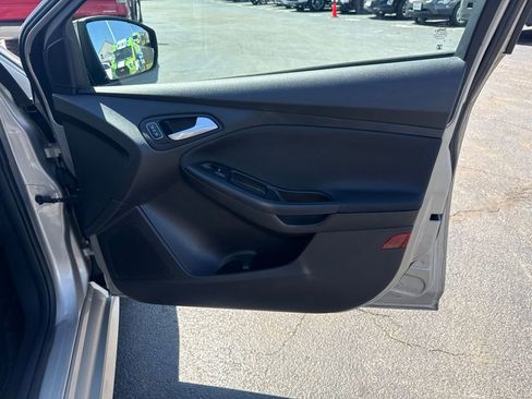Used 2015 Ford Focus SE w/ SE Sport Package FWD image 32