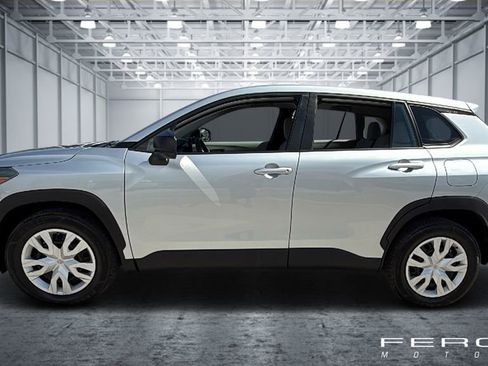 Used 2023 Toyota Corolla Cross L AWD/4WD image 2