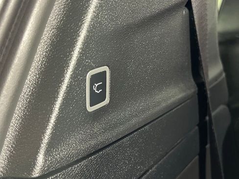 Certified 2024 Chrysler Pacifica Limited image 30