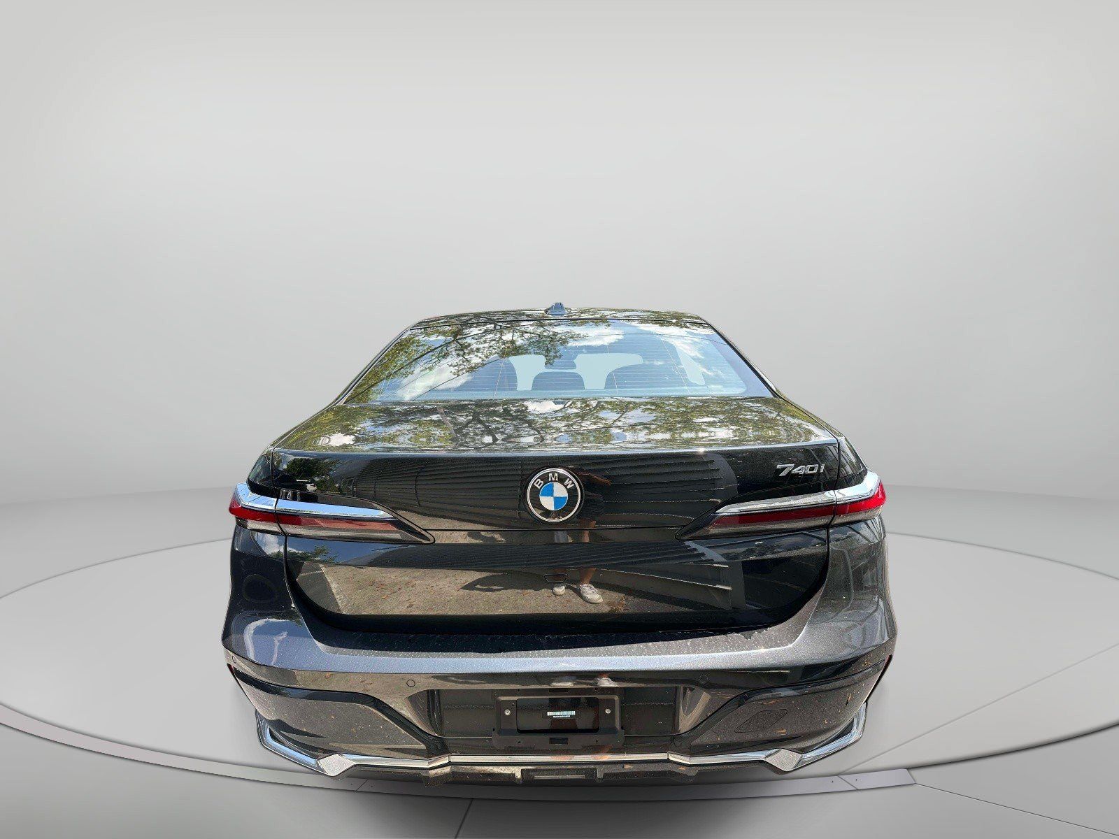 Used 2023 BMW 740i w/ Parking Assistance Package RWD image 3