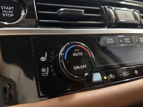 Certified 2025 Nissan Pathfinder Platinum w/ Black Appearance Package FWD image 11