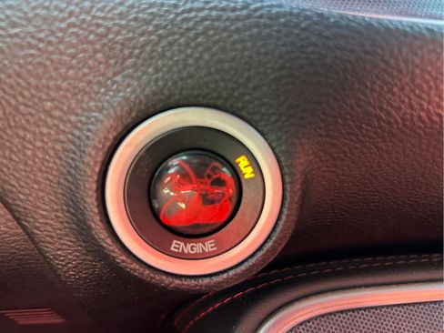 Used 2015 Dodge Challenger R/T Scat Pack w/ Leather Interior Group RWD image 31
