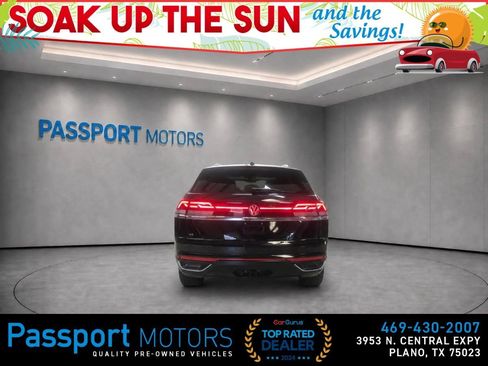 Used 2024 Volkswagen Atlas Cross Sport SE w/ Panoramic Sunroof Package FWD image 5