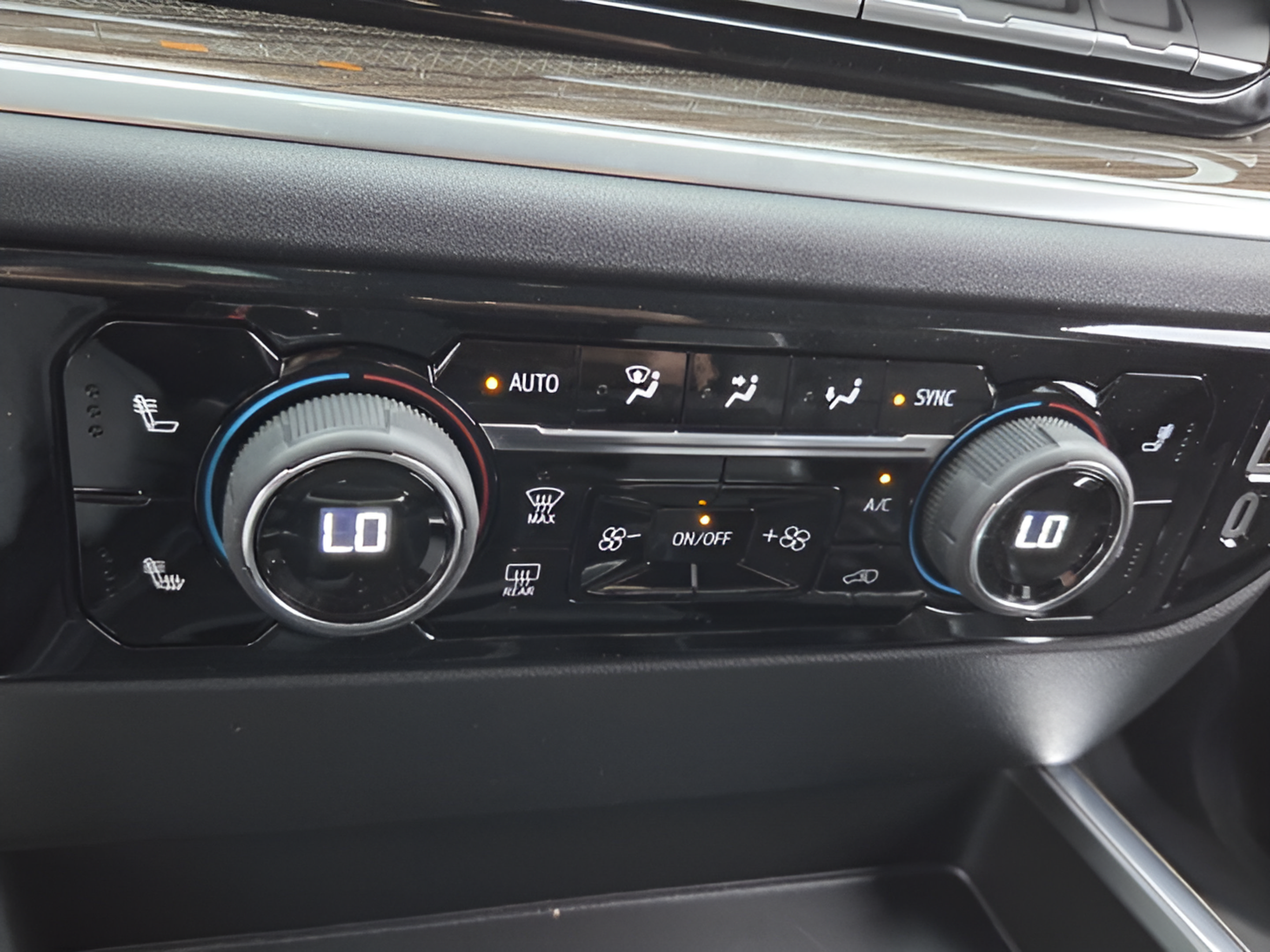 New 2026 Chevrolet Silverado 1500 RST w/ Redline Edition AWD/4WD image 21