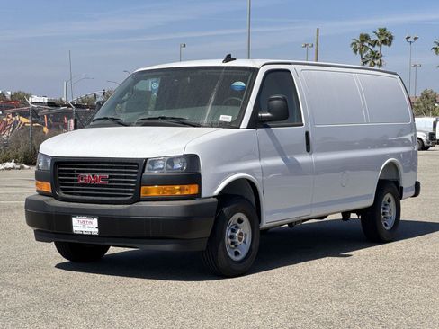 New 2026 GMC Savana 2500 w/ Driver Convenience Package RWD image 6