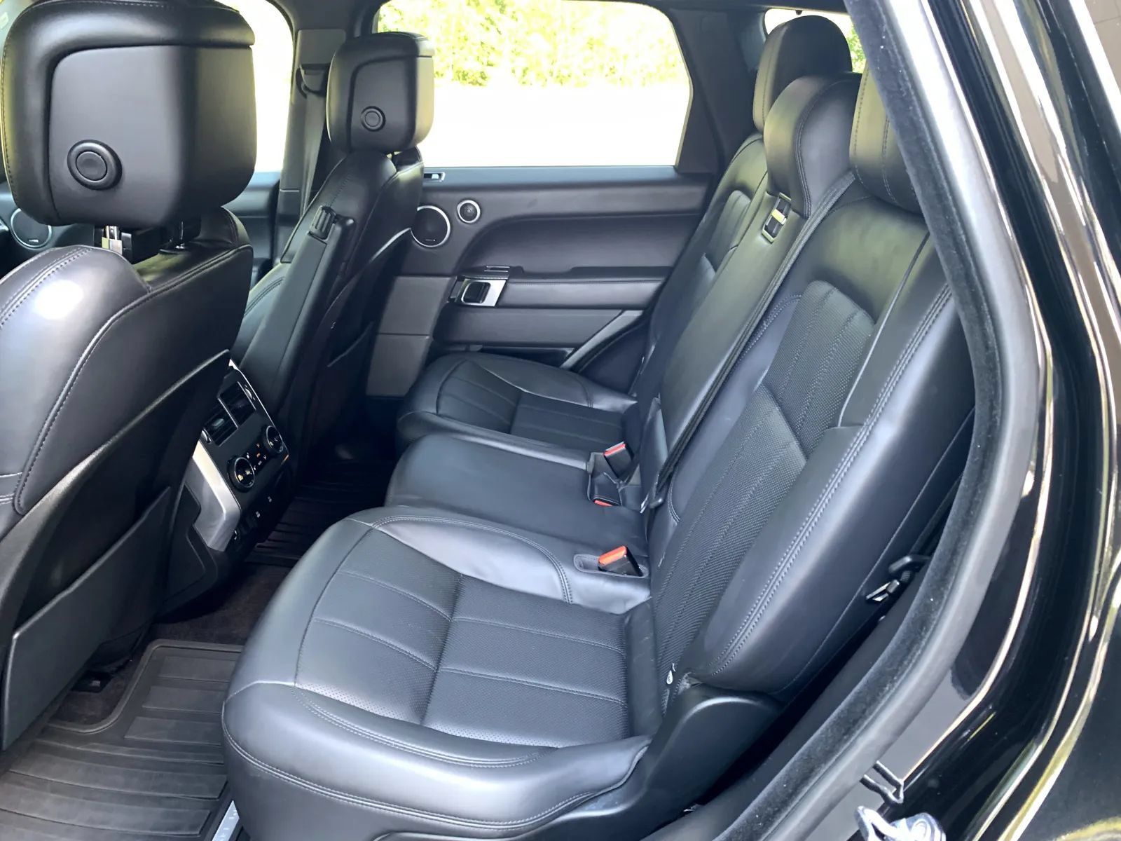 Used 2019 Land Rover Range Rover Sport Supercharged AWD/4WD image 28