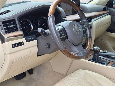 Used 2018 Lexus LX 570 4WD w/ Luxury Package image 9