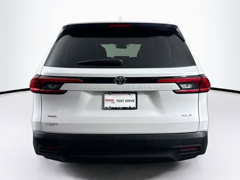 Certified 2024 Toyota Grand Highlander XLE image 7