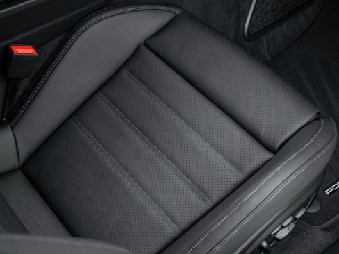 Certified 2026 Porsche Panamera GTS AWD/4WD image 43