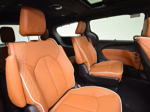 New 2026 Chrysler Pacifica Pinnacle w/ Trailer Tow Group image 20