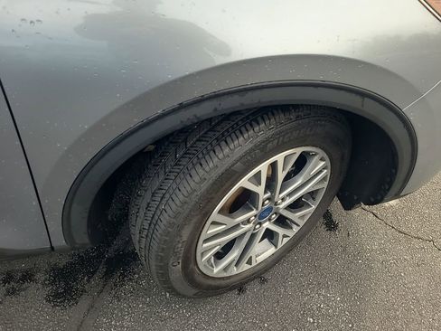 Used 2022 Ford Escape SEL image 16