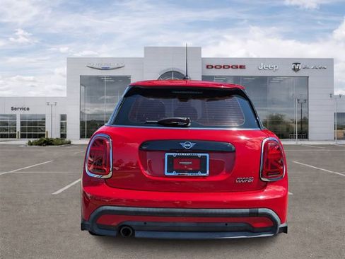 Used 2022 MINI Cooper 4-Door Hardtop w/ Storage Package FWD image 4