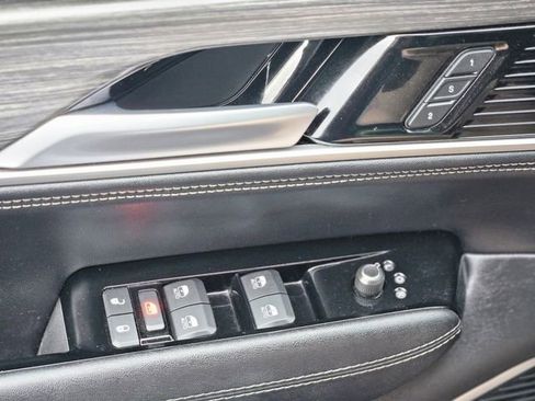 Used 2024 Jeep Wagoneer L Series II w/ Flexible Seating Group image 21