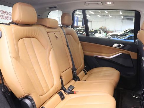 Used 2022 BMW X7 xDrive40i w/ Premium Package AWD/4WD image 19