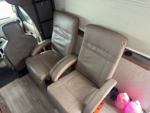 Used 2017 Ford E-450 and Econoline 450 Super Duty w/ Motorhome Prep Package image 40