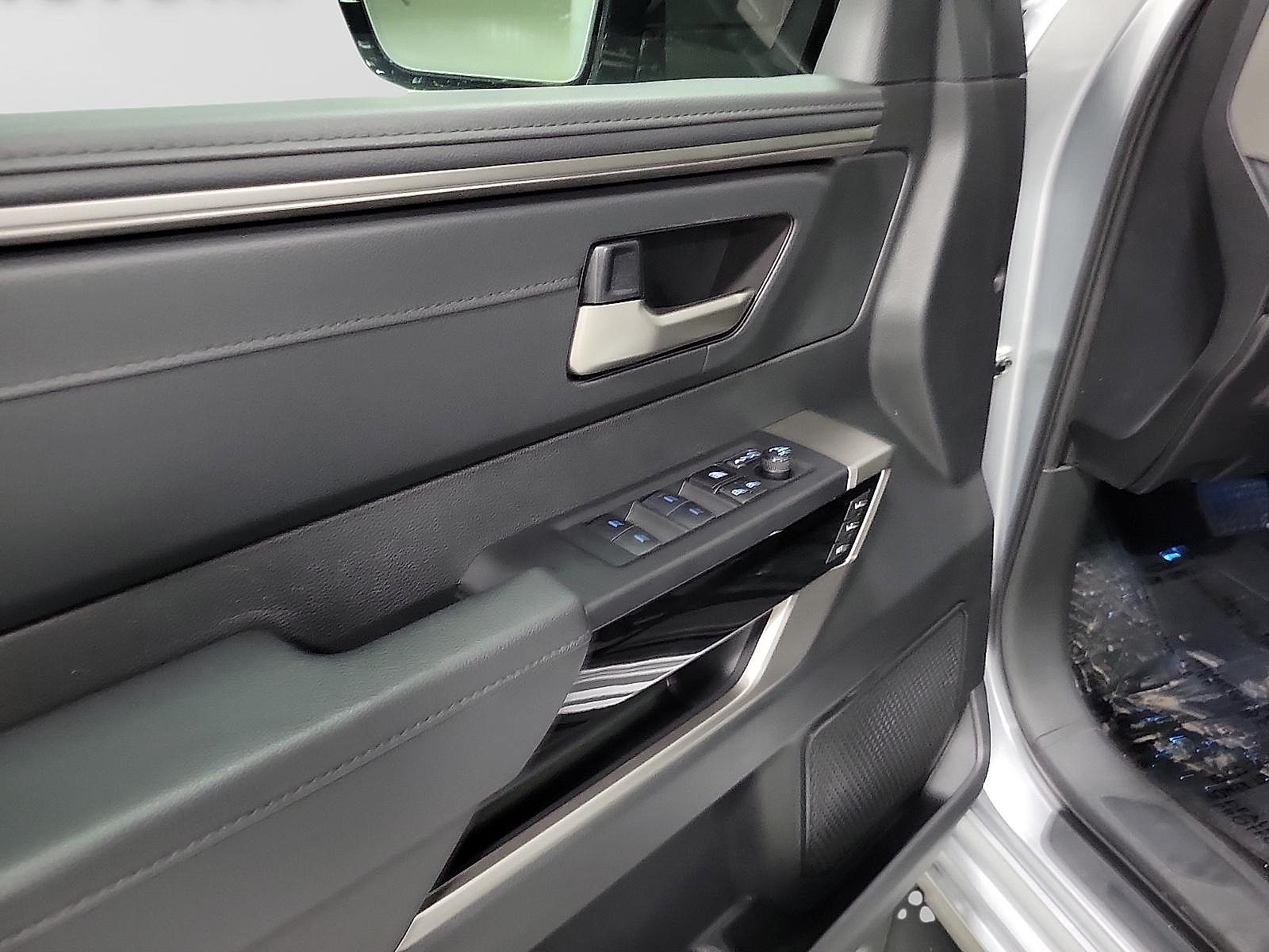 Used 2024 Toyota Tundra Limited AWD/4WD image 9