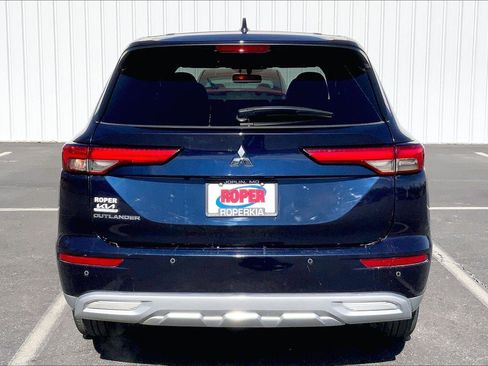 Used 2022 Mitsubishi Outlander SE image 4