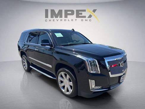 Used 2018 Cadillac Escalade Premium Luxury AWD/4WD image 7