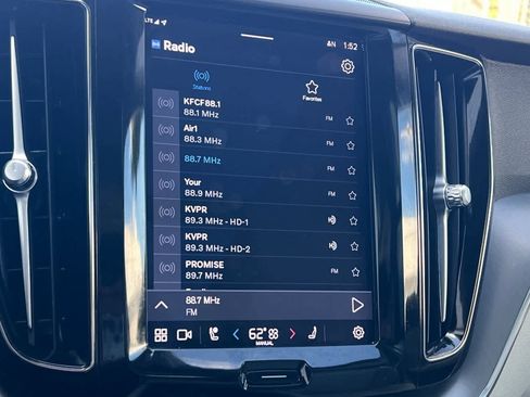 Used 2023 Volvo XC60 B5 Core image 21