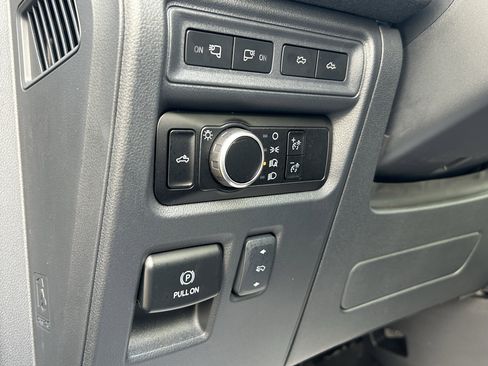 Used 2024 Ford F150 Lightning Lariat image 32