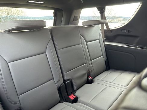 Used 2023 Chevrolet Suburban Z71 w/ Z71 Off-Road Package image 13