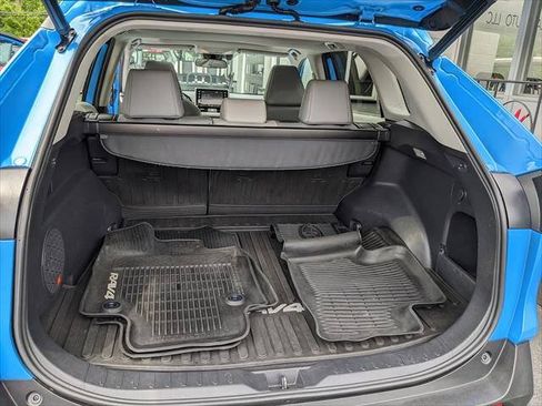 Used 2019 Toyota RAV4 XLE Premium w/ Cold Weather Package AWD/4WD image 17