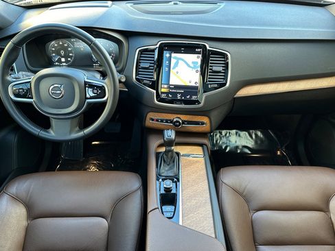 Used 2022 Volvo XC90 T6 Momentum w/ Advanced Package image 3