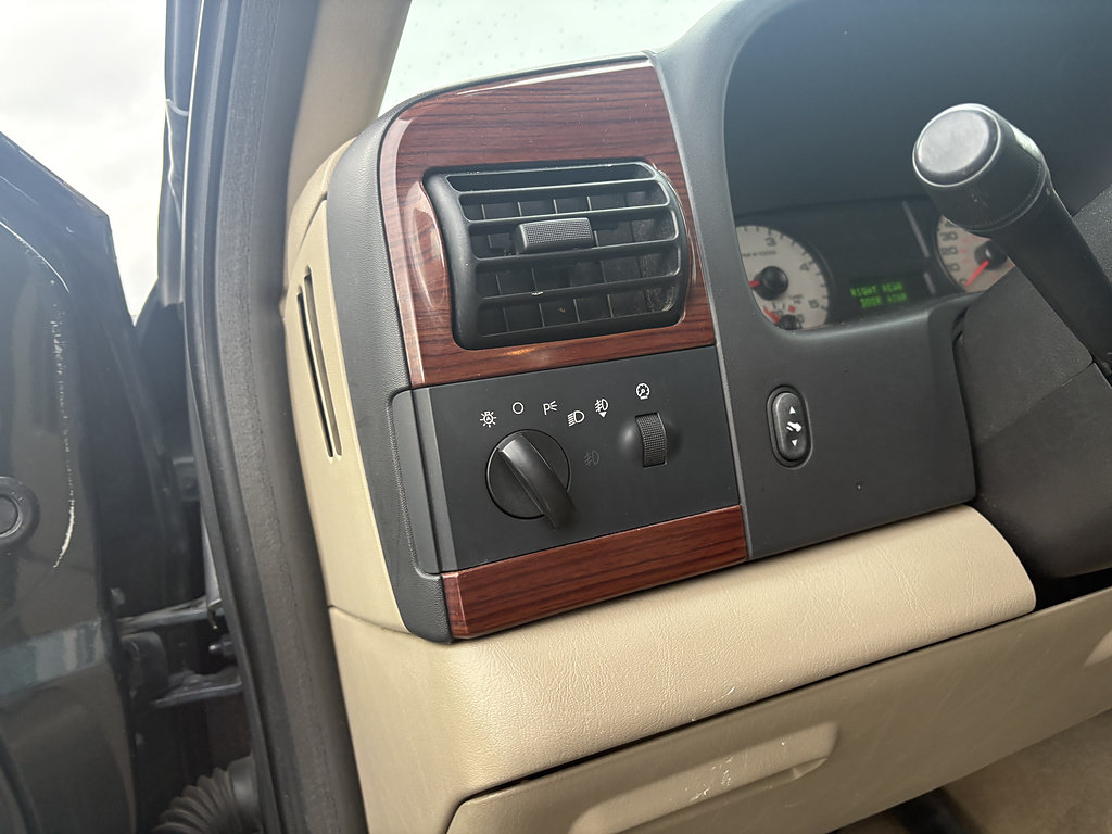 Used 2006 Ford F350 Lariat AWD/4WD image 27